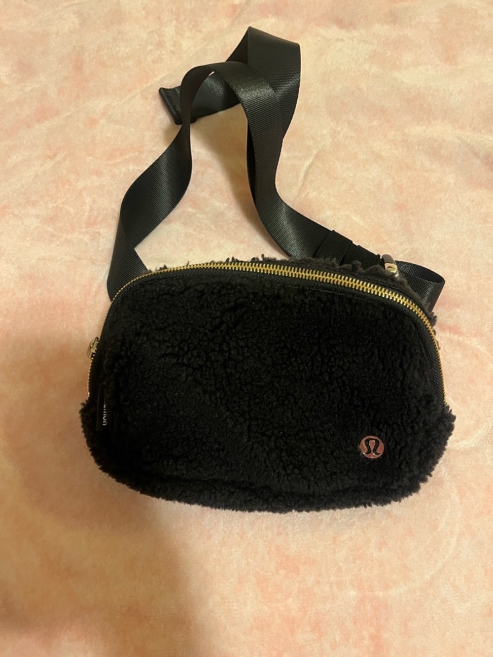 🍋LULÚLEMON athletica everywhere Black fleece  belt bag with Gold Zipper